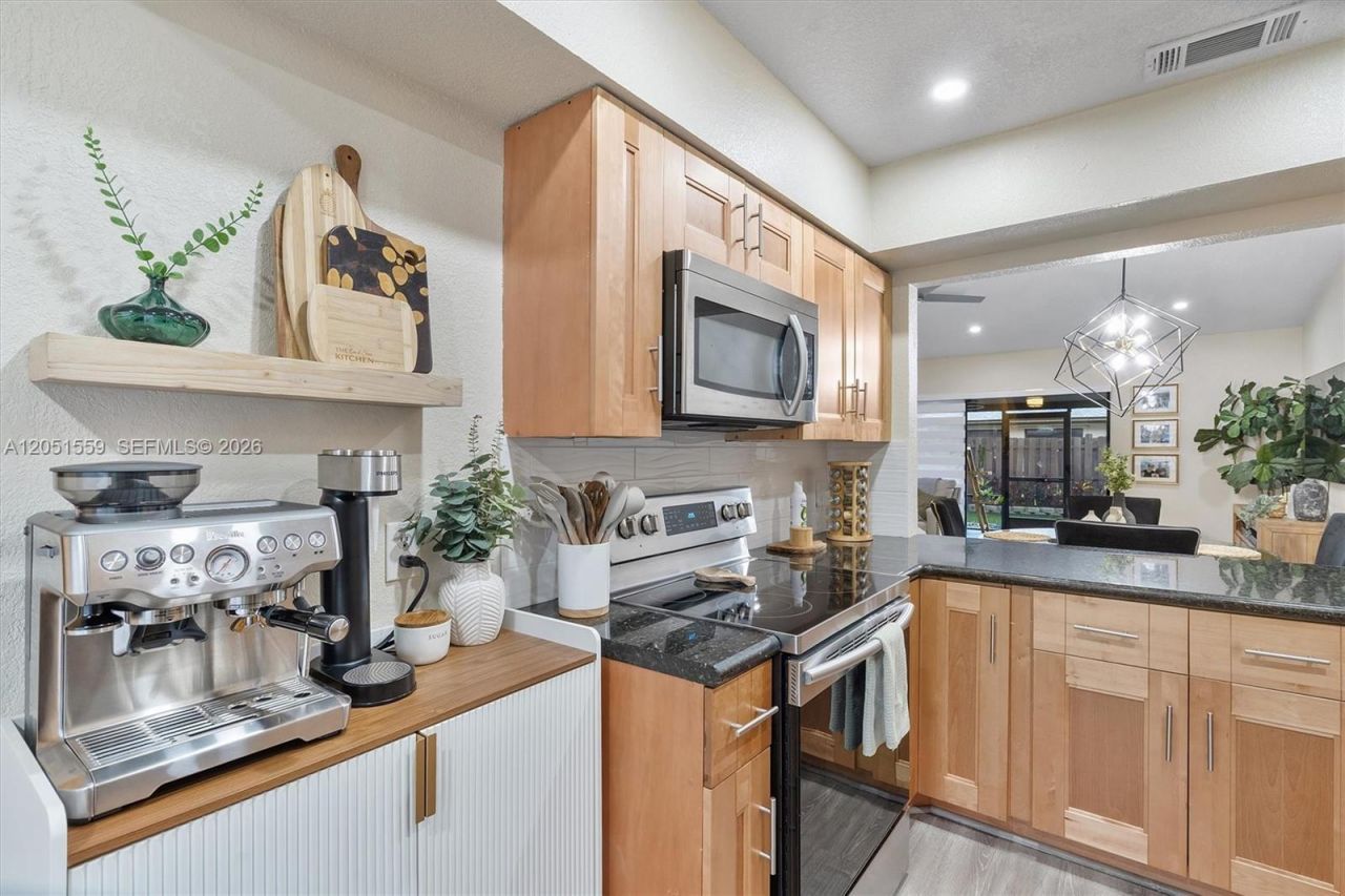 1581 NW 98th Way , Unit 1581, Pembroke Pines, FL 33024 Photo