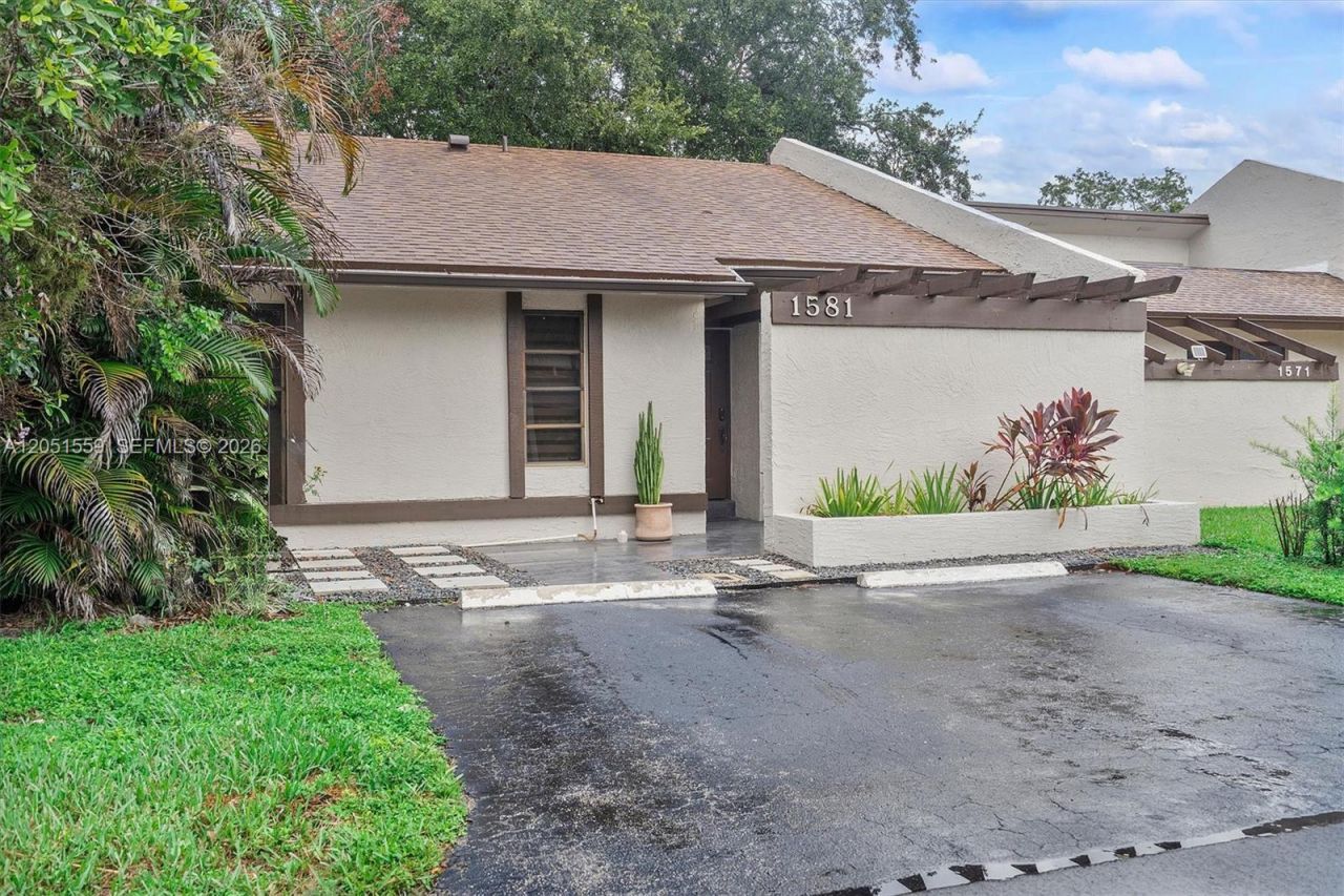 1581 NW 98th Way , Unit 1581, Pembroke Pines, FL 33024 Photo
