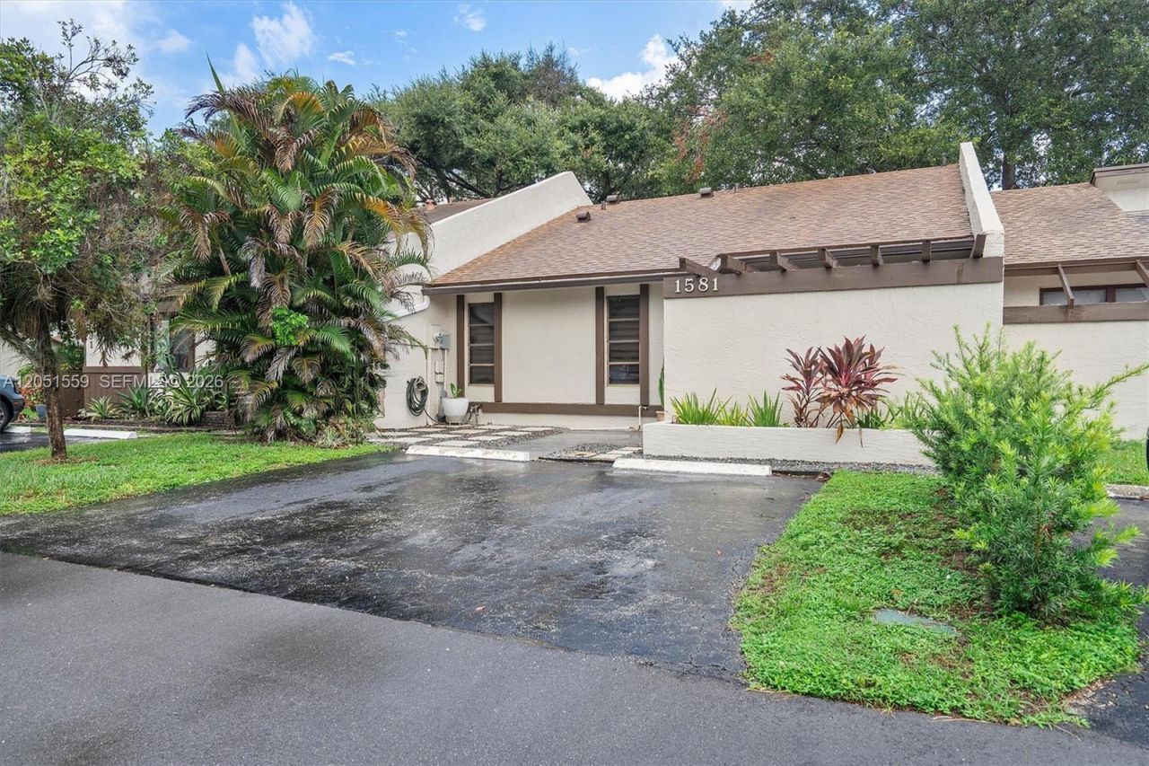 1581 NW 98th Way , Unit 1581, Pembroke Pines, FL 33024 Photo