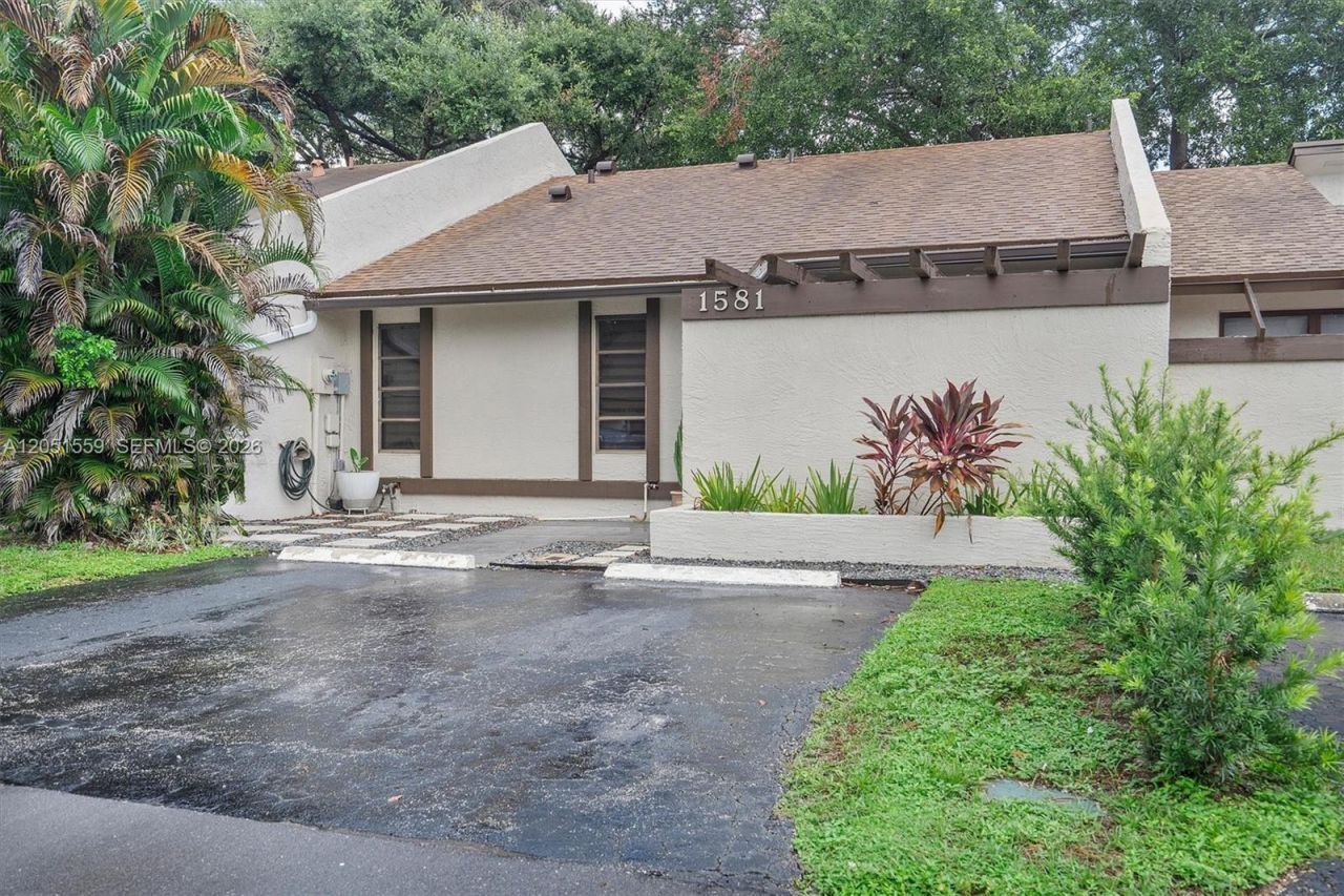 1581 NW 98th Way , Unit 1581, Pembroke Pines, FL 33024 Photo