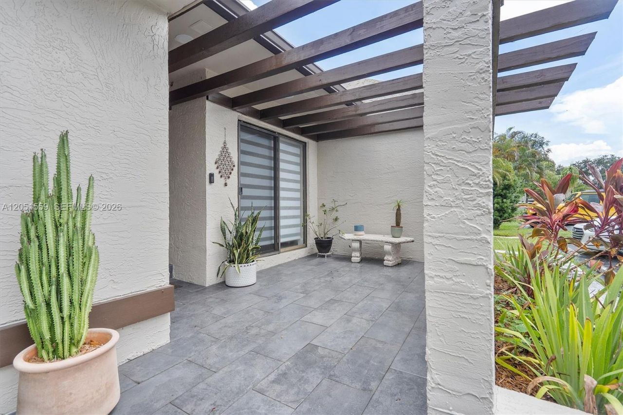 1581 NW 98th Way , Unit 1581, Pembroke Pines, FL 33024 Photo