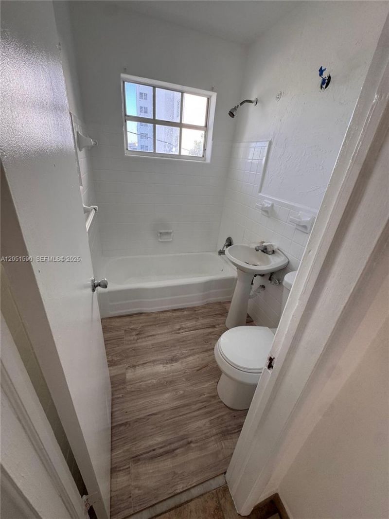 7800 Byron Ave, Miami Beach, FL 33141 Photo