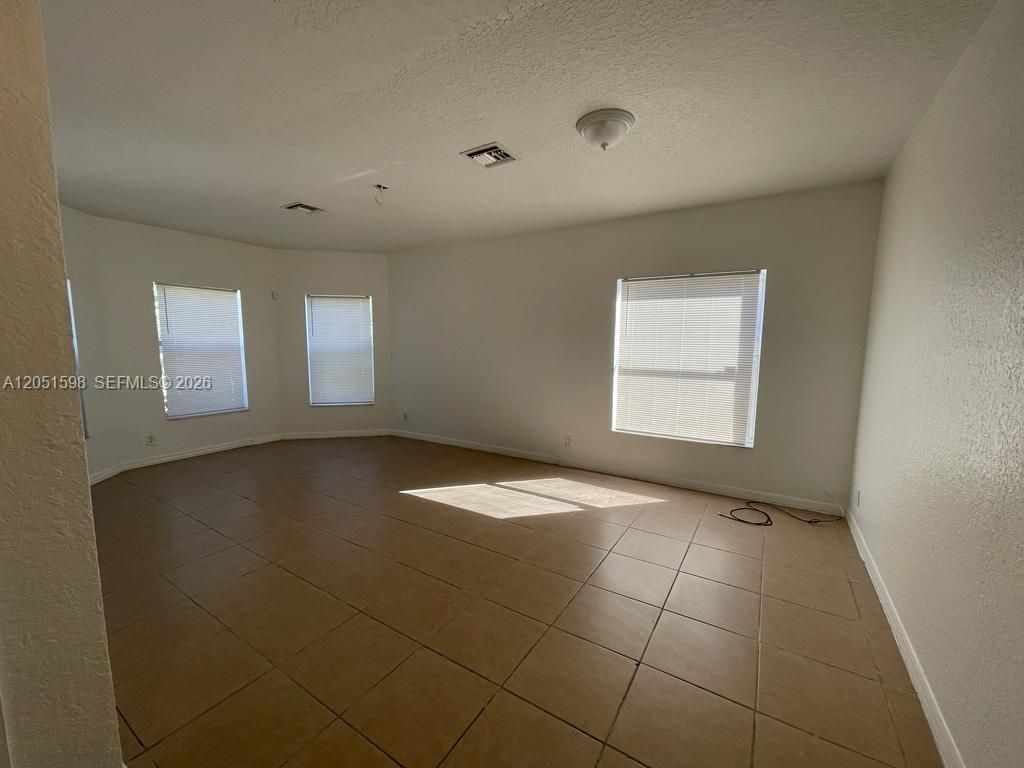 2730 NW 11th St , Fort Lauderdale, FL 33311 Photo