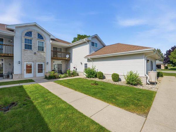 6105 S Creekside DRIVE, Unit #7, Cudahy, WI 53110