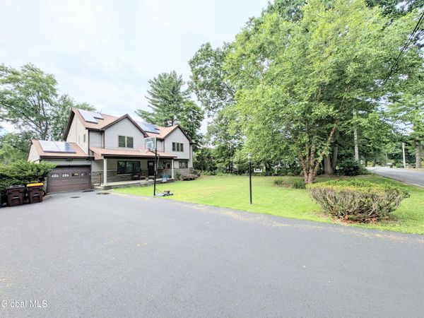 841 Harris Drive, Niskayuna, NY 12309