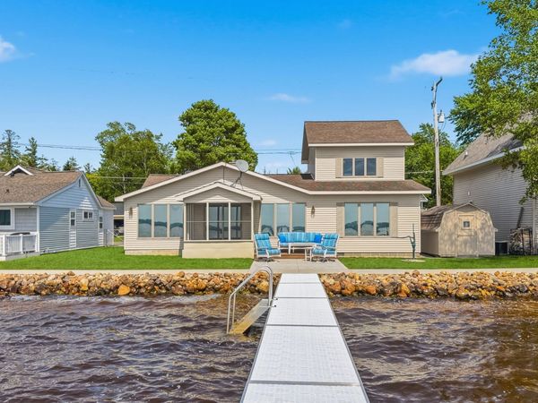 1027 E Lake Mitchell Drive, Cadillac, MI 49601