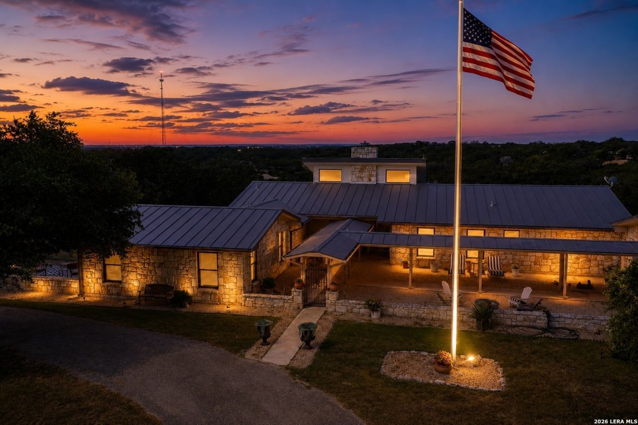 34 Canyon Ridge Vw, Kerrville, TX 78028 Main Photo