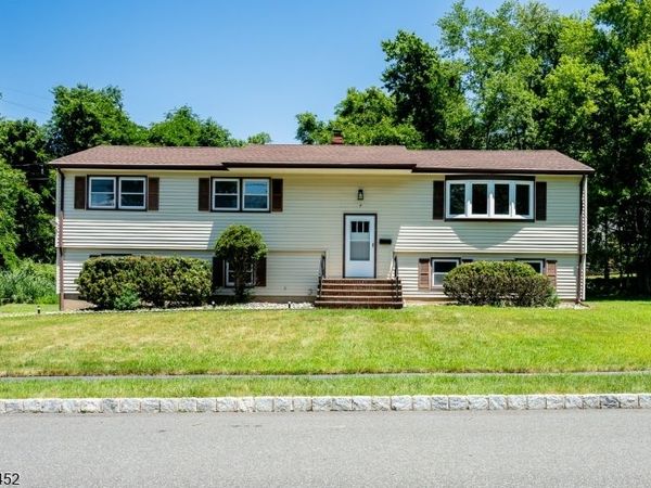 5 Crossbrook Ln, West Caldwell, NJ 07006