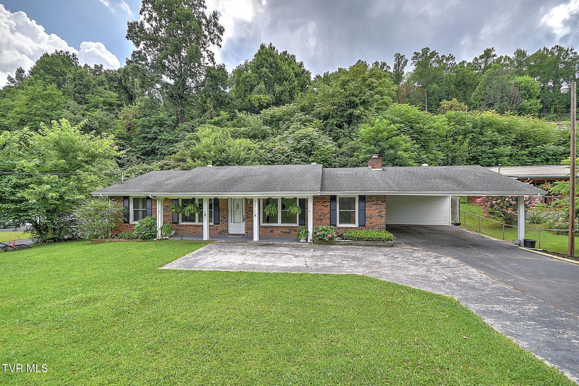 1747 Forest View Drive, Kingsport, TN 37660 Main Photo