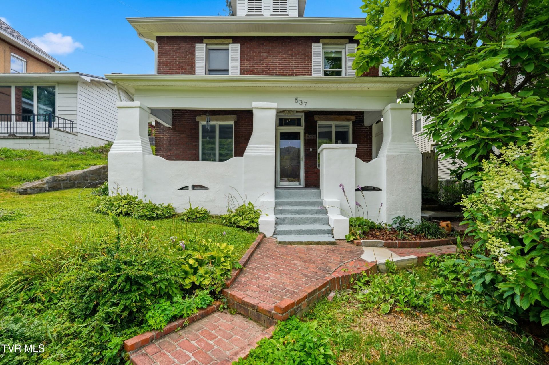 537 Northwest Oak Avenue, Norton, VA 24273 Main Photo