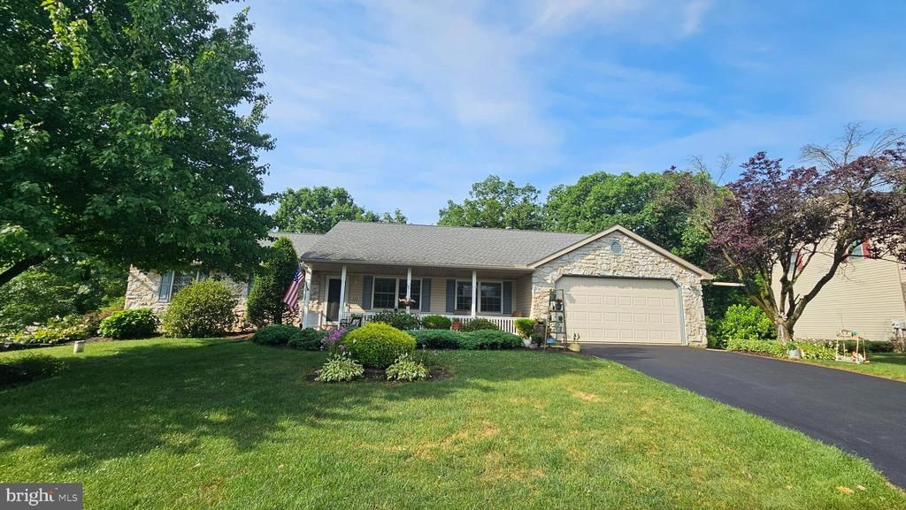 225 COUNTRY DRIVE, DENVER, PA 17517