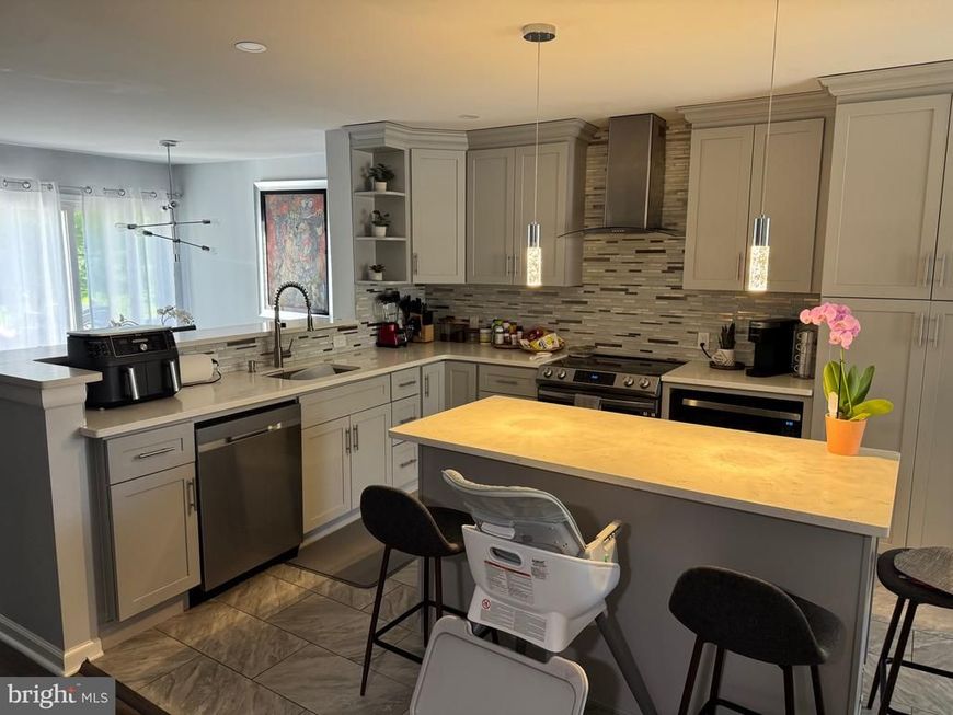 574 S Mount Vernon Circle, Bensalem, PA 19020 Main Photo