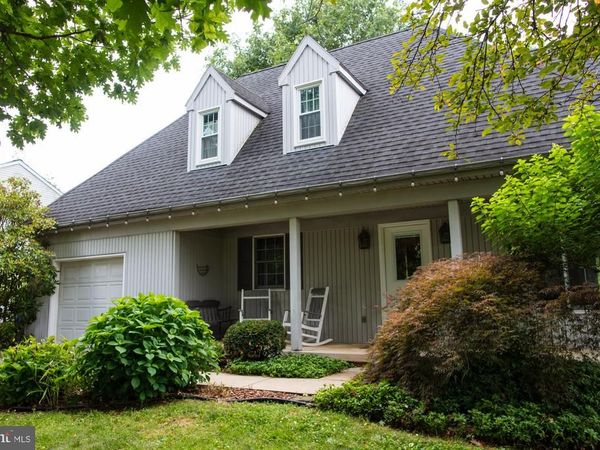 24 STRAWBERRY LANE, LANCASTER, PA 17602