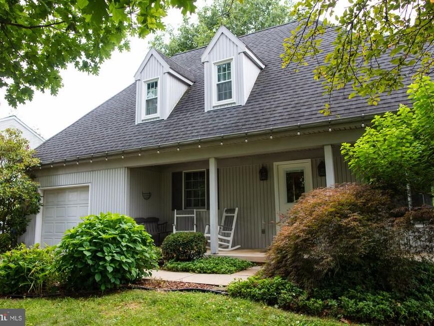 24 Strawberry Lane, Lancaster, PA 17602 Main Photo