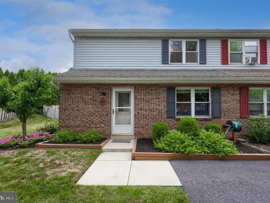 10 Lakeview Place , Lititz, PA 17543 Main Photo