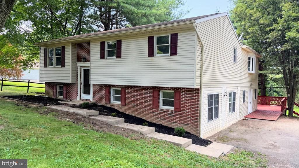 297 W BETHESDA CHURCH ROAD , HOLTWOOD, PA 17532