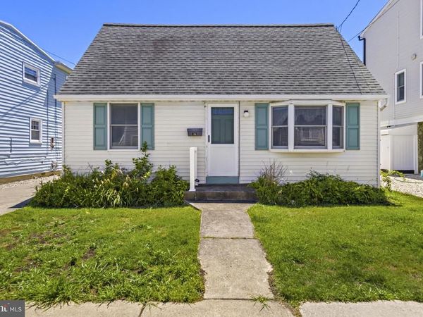 114 W DELAWARE AVENUE, LONG BEACH, NJ 08008
