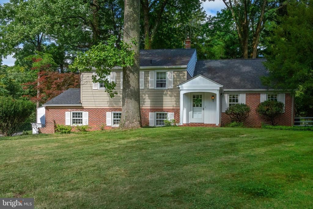 302 EARLES LANE , NEWTOWN SQUARE, PA 19073