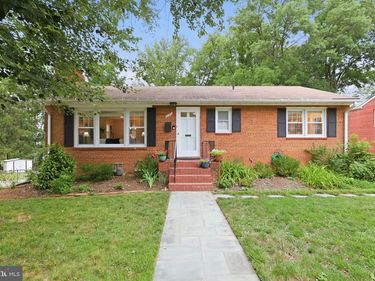 6133 9TH ROAD N , ARLINGTON, VA 22205