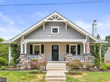 2010 LENOX STREET, CAMP HILL, PA 17011