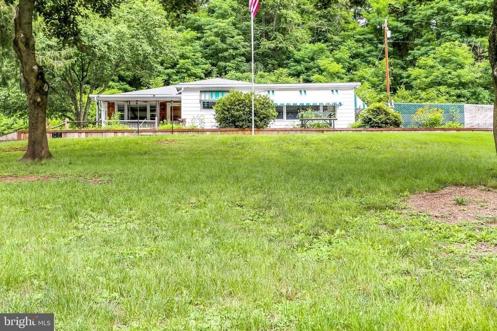 111 JUNIATA PARKWAY E , NEWPORT, PA 17074