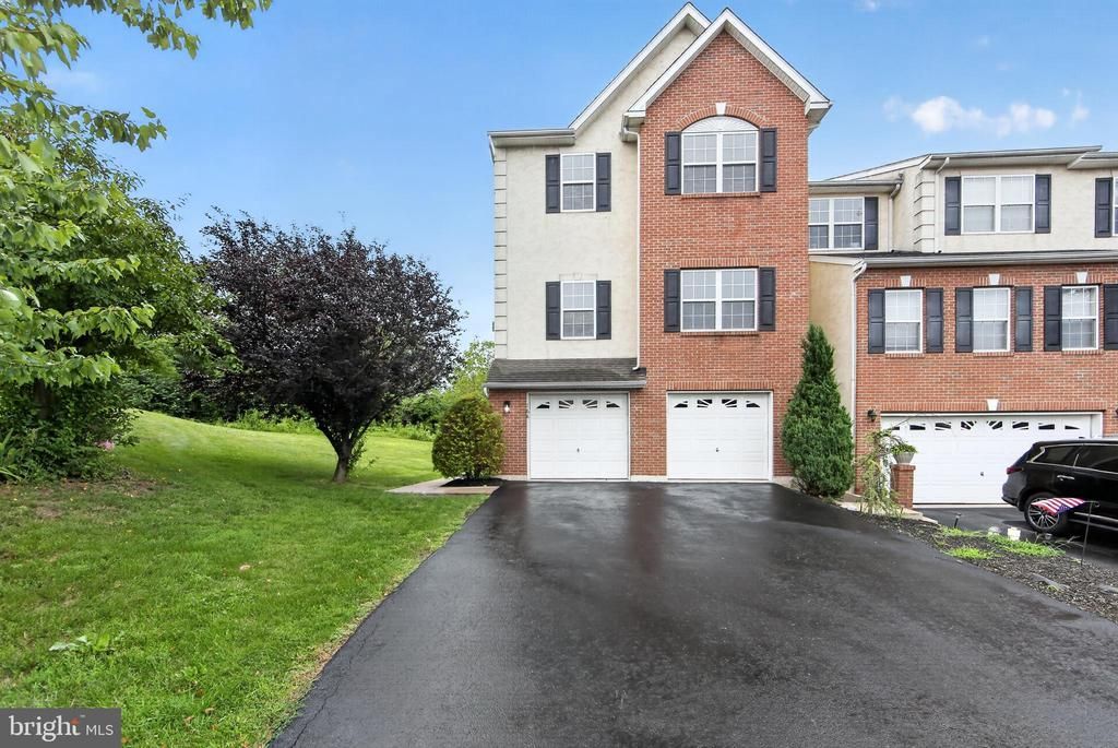 168 Stone Hill Dr Drive, Pottstown, PA 19464 Main Photo