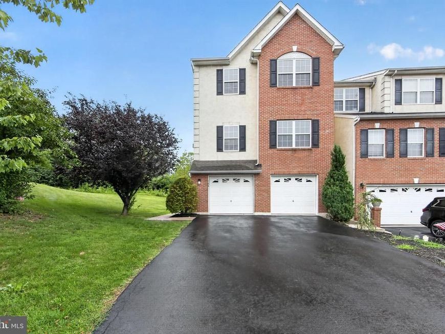 168 Stone Hill Dr Drive, Pottstown, PA 19464 Main Photo