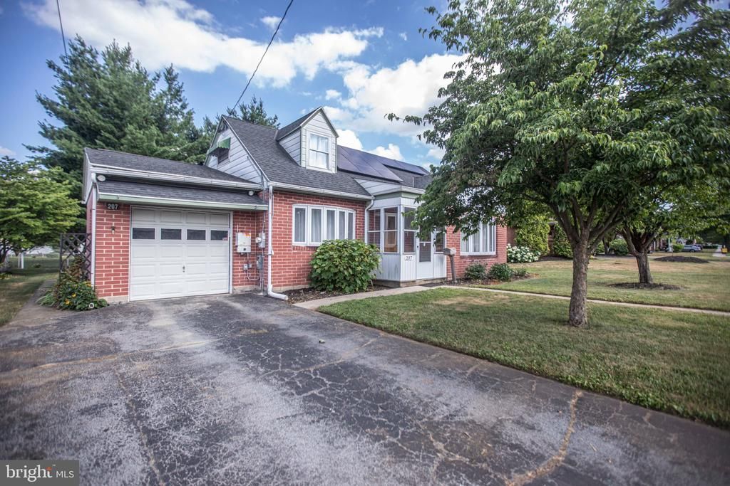 207 N LINDEN STREET , ROBESONIA, PA 19551