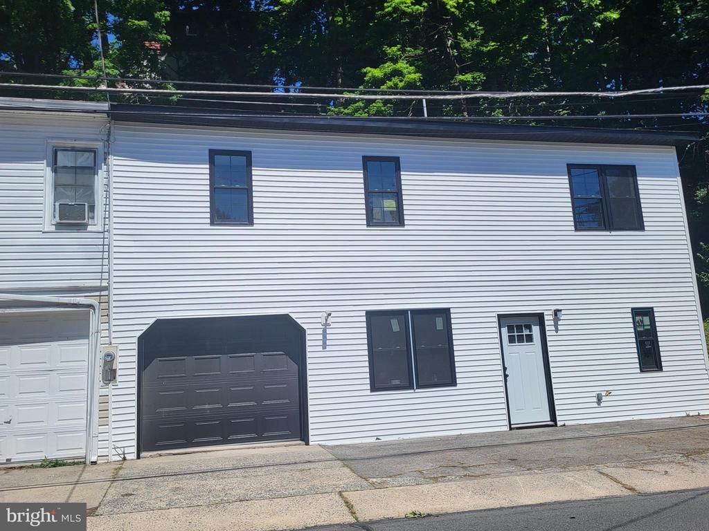 79 E WYOMISSING AVENUE , MOHNTON, PA 19540