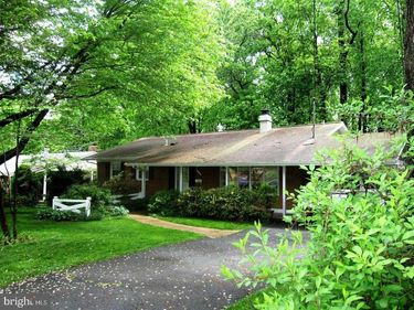 3913 MOSS DRIVE , ANNANDALE, VA 22003