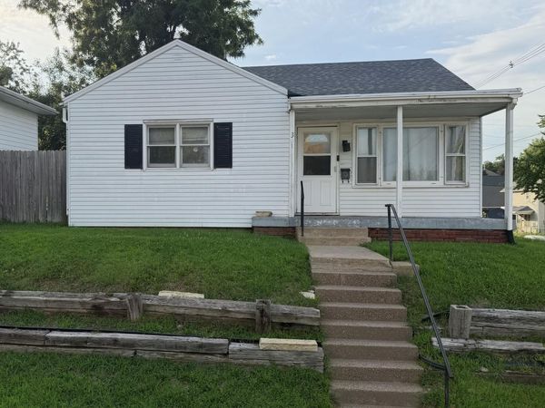 301 W 7TH, Muscatine, IA 52761