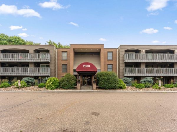 2800 Hamline Avenue N, Unit 216, Roseville, MN 55113