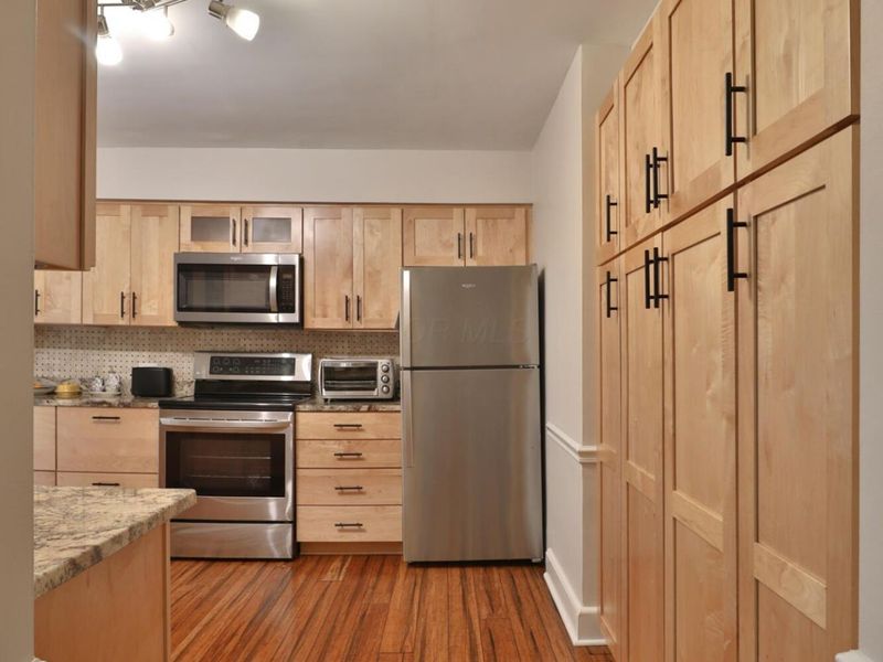 393 Charleston Avenue, Columbus, OH 43214 Photo 13