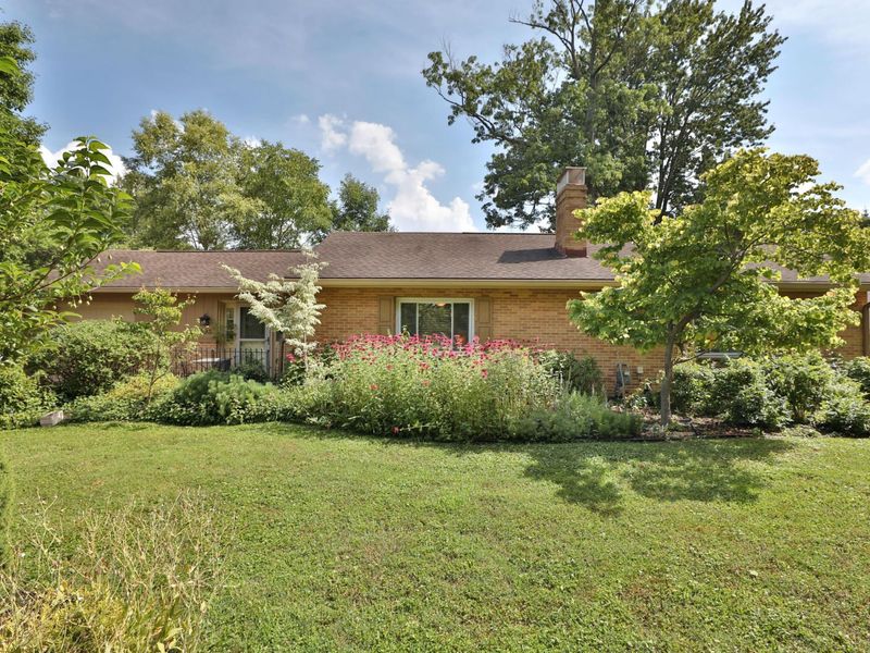 393 Charleston Avenue, Columbus, OH 43214 Photo 4
