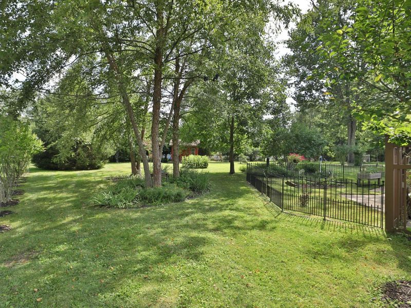 393 Charleston Avenue, Columbus, OH 43214 Photo 42