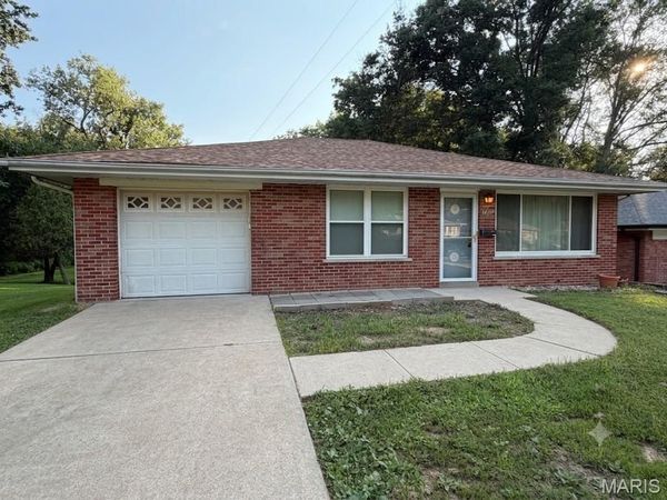 3740 Park Crest Drive , St Louis, MO 63125