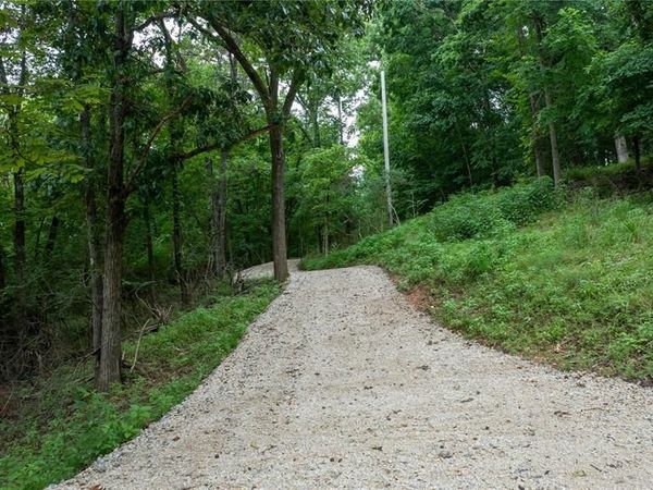 700 Old Kiefer Creek Road , Ballwin, MO 63021