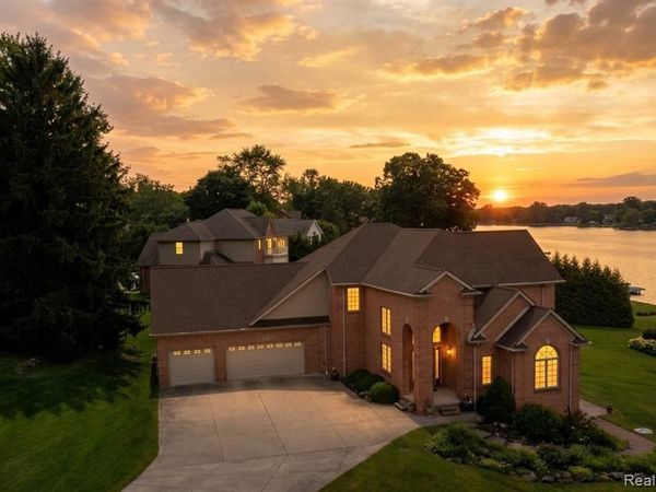 2051 Scott Lake RD Road, Waterford Twp, MI 48328