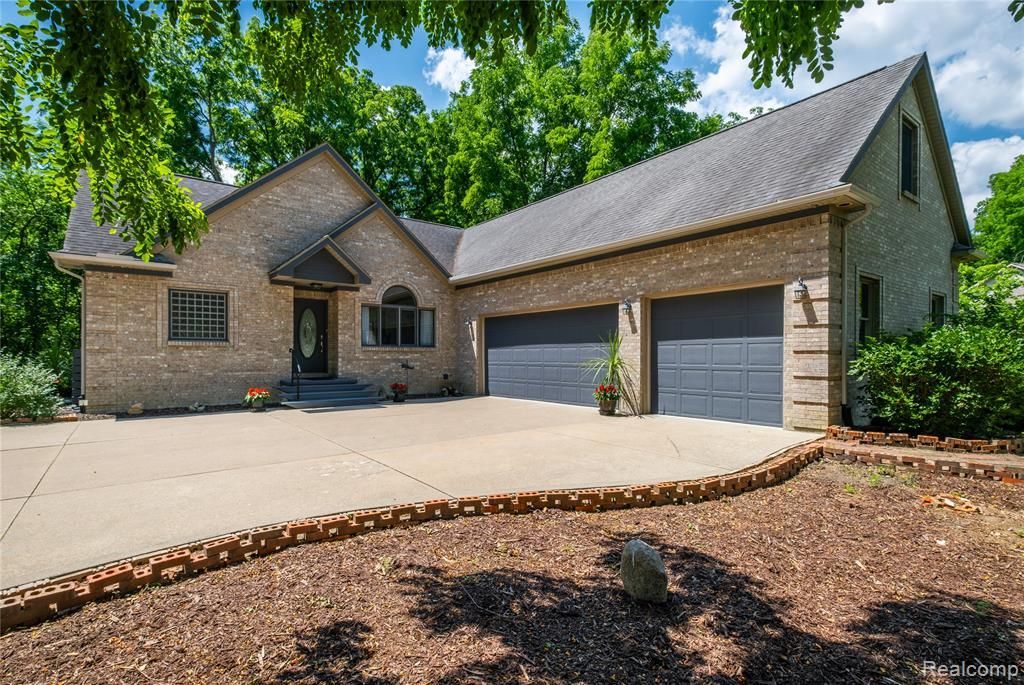 13268 Harborview Drive, Fenton Township, MI 48451 Main Photo