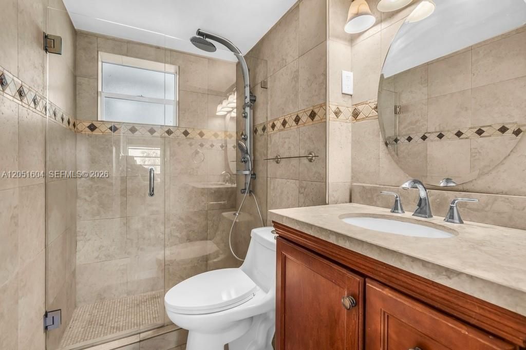 220 Kings Point Dr, Unit 314, Sunny Isles Beach, FL 33160 Photo