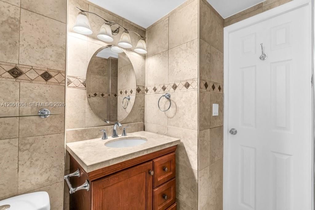 220 Kings Point Dr, Unit 314, Sunny Isles Beach, FL 33160 Photo