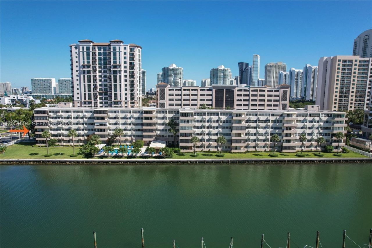 220 Kings Point Dr, Unit 314, Sunny Isles Beach, FL 33160 Photo