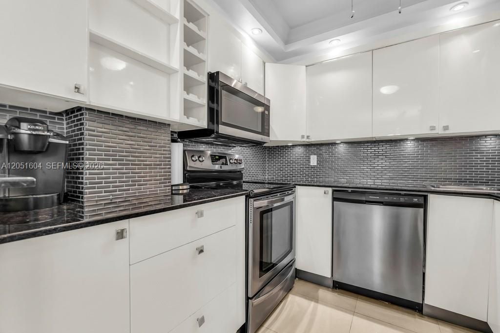 220 Kings Point Dr, Unit 314, Sunny Isles Beach, FL 33160 Photo