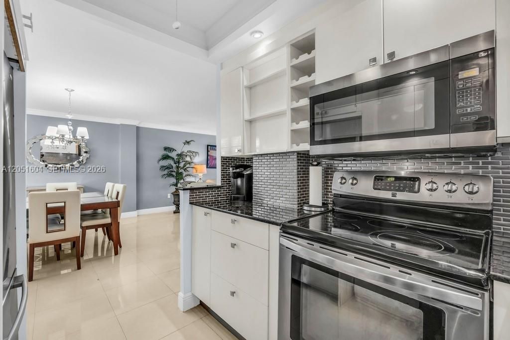 220 Kings Point Dr, Unit 314, Sunny Isles Beach, FL 33160 Photo