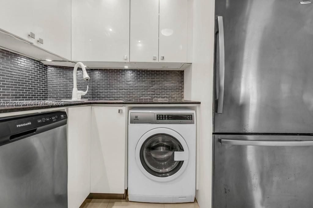 220 Kings Point Dr, Unit 314, Sunny Isles Beach, FL 33160 Photo