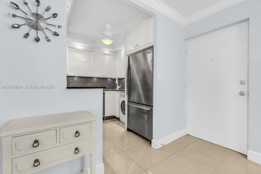 220 Kings Point Dr, Unit 314, Sunny Isles Beach, FL 33160 Photo