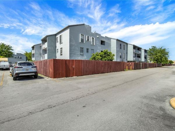 1755 W 60th St , Unit D204, Hialeah, FL 33012
