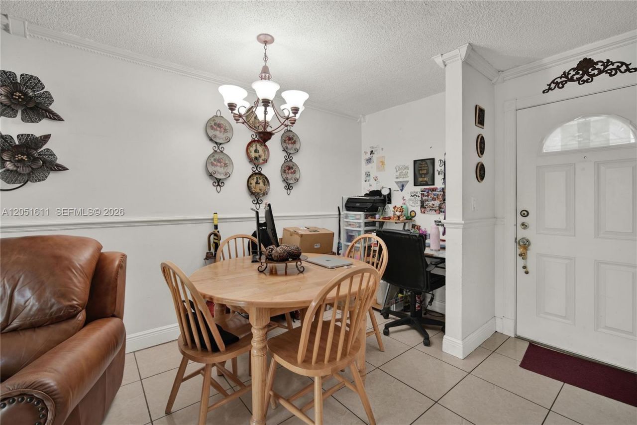1755 W 60th St, Unit D204, Hialeah, FL 33012 Photo