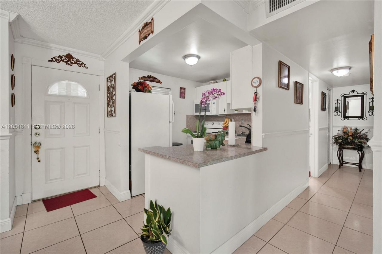 1755 W 60th St, Unit D204, Hialeah, FL 33012 Photo