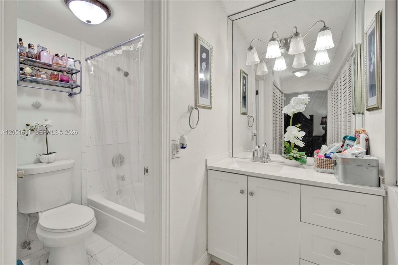 1755 W 60th St, Unit D204, Hialeah, FL 33012 Photo